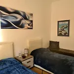 Red Moon House - Tra Policlinico E Piazza Bologna