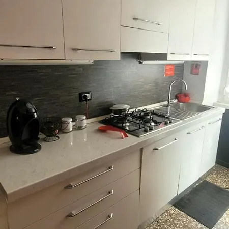 Red Moon House - Tra Policlinico E Piazza Bologna